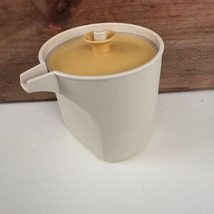 Vintage Tupperware Creamer Push Button Lid‎ Beige Gold Reteo MCM #1414-2